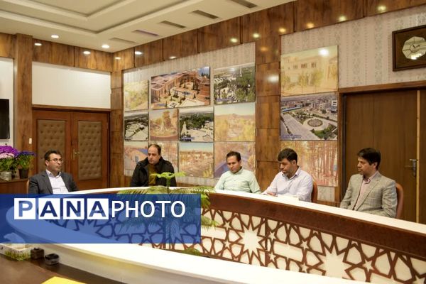 دیدار صمیمانه مسئولین سازمان‌ها و ادارات کاشمر با شهردار