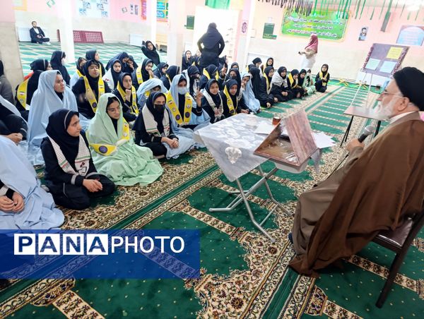 جلسه پرسش و پاسخ با امام جمعه شهرستان نیشابور در دبیرستان شاهد قدسیان 