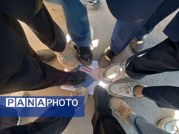 دانش‌آموزان دبستان نیک‌اندیشان چناران با جشن فرهنگ روستا و عشایر، اصالت ایرانی را زنده کردند
