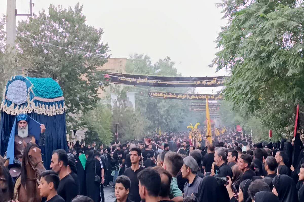 مراسم خیمهبرداری و خیمهکوبی در نوش آباد به مناسبت تاسوعای حسینی و ورود کاروان اباعبدالله الحسین به کربلا