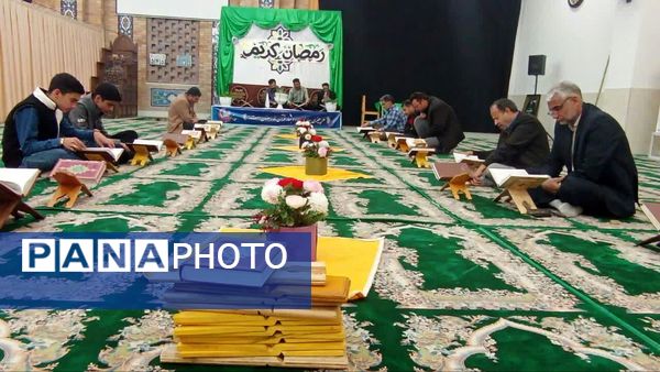 جز خوانی قرآن به همراه افطاری در مسجد خاتم النبیین بیرجند