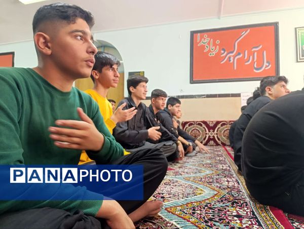 مراسم سالگرد شهادت حضرت فاطمه‌ زهرا (س) در مدرسه پس از اقامه نماز جماعت