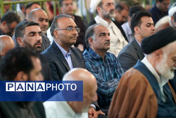 حضور مدیرکل آموزش‌وپرورش استان در نماز جمعۀ شهر اصفهان