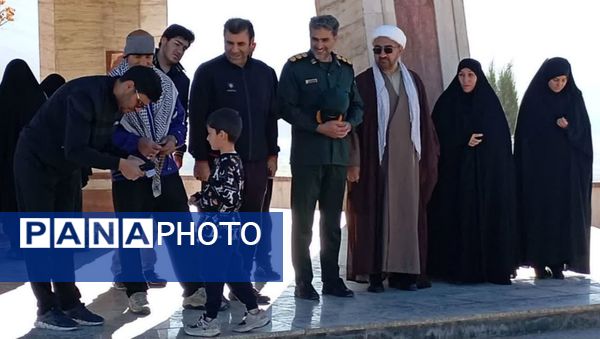 همایش پیاده‌روی خانوادگی گرامیداشت هفته بسیج در شهرستان سلسله 