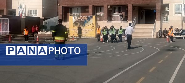 مانور آمادگی برای مقابله با بحران در آموزشگاه دخترانه راز
