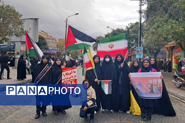 حضور دانش‌آموزان زنجانی در راهپیمایی روز ۱۳ آبان 