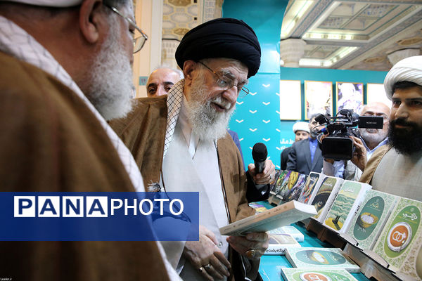 بازدید رهبر معظم انقلاب اسلامی از سی‌وپنجمین نمایشگاه کتاب تهران