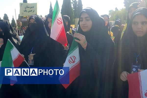 تجمع بزرگ دانش‌آموزان در روز 13 آبان