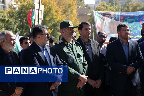 شکوه حضور مردم شهرستان سامان در راهپیمایی یوم‌الله ۱۳ آبان