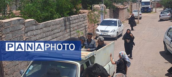 پخش نذری ظهر عاشورا در روستای حسن آباد بلهر 