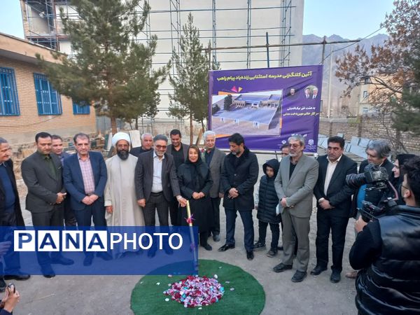 کلنگ نخستین مدرسه زنده‌یاد پیام راهب در قمصر به زمین زده شد