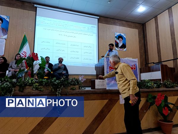 جلوه‌هایی از انتخابات انجمن اولیا دبستان معلم ۲ در آشخانه 