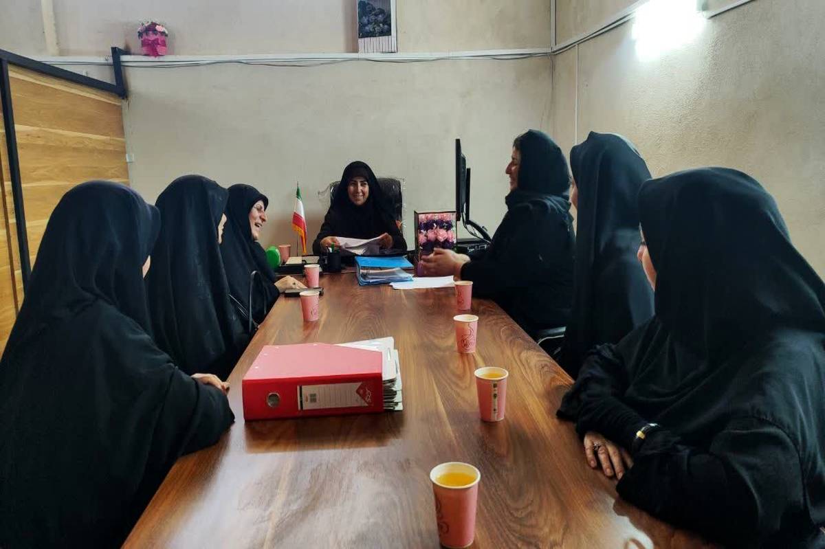 مدیرکل امور بانوان استانداری همدان خواستار تسریع در افتتاح بازارچه دائمی صنایع دستی ملایر شد