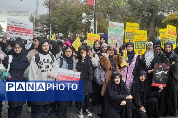 حضور دانش‌آموزان زنجانی در راهپیمایی روز ۱۳ آبان 