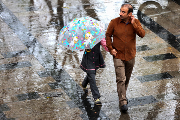 بارش باران و برف در ارتفاعات پایتخت؛ هوا سه درجه سرد می‌شود