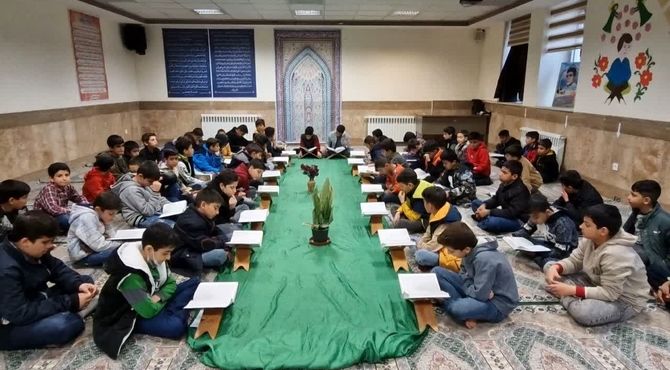 ضیافت افطاری در دبستان مرحوم واحدی شهرستان‌ زارچ 