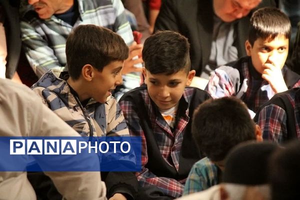 نماز جمعه شهرستان ورامین با حضور پرشور دانش‌آموزان 