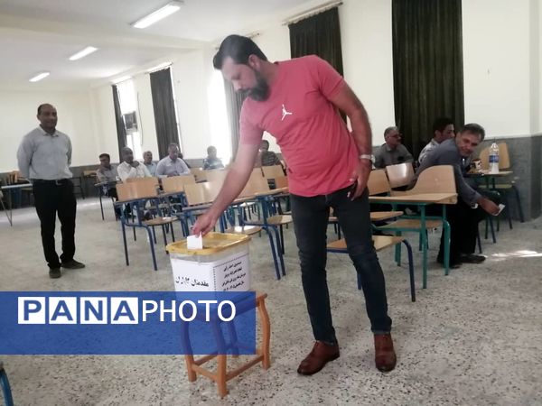 انتخابات انجمن اولیا و مربیان در دبیرستان علی سایانی فین