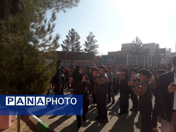 جشن تقدیر از بانوان آموزگار به‌مناسبت روز مادر در دبستان شهید پسندیده فدافن