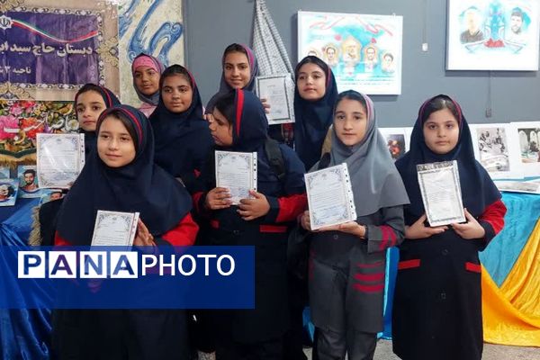 مراسم تجلیل از برگزیدگان جشنواره های فرهنگی هنری کانون‌ فرهنگی وتربیتی حضرت زینب (س) ناحیه۳ شیراز 
