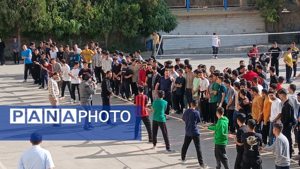 برگزاری مسابقات ورزشی دبیرستان معلم ساوجبلاغ در هفته تربیت‌بدنی