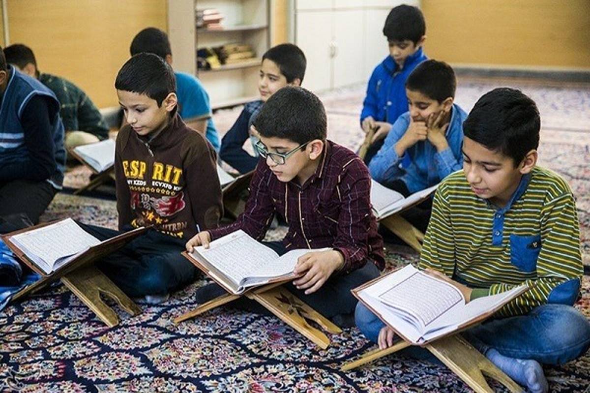 قرآن به عنوان یک کتاب آسمانی به ما اصول اخلاقی و رفتاری را یاد میدهد