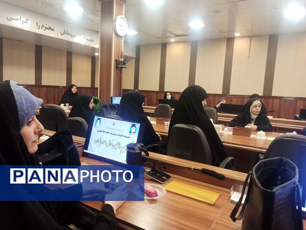 مراسم تقدیر از رابطین امور بانوان مدارس ناحیه یک شهرری
