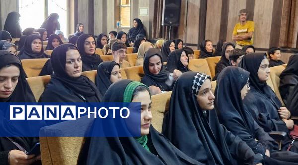  اولین نمایشگاه آثار هنری با موضوع عفاف و حجاب در کانون ملائک شهرستان قرچک