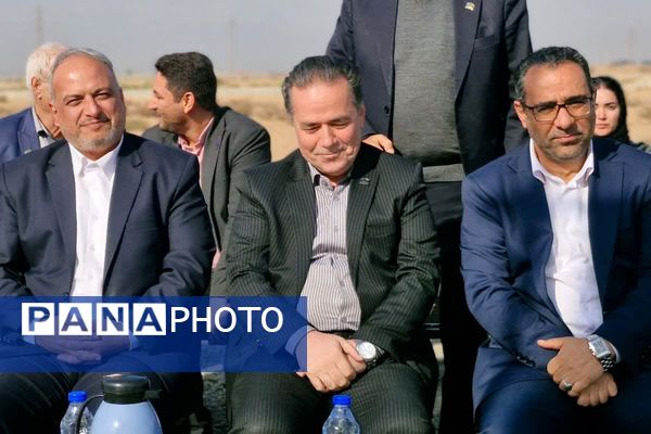 آیین کلنگ‌زنی هنرستان خیرساز هیأت امنایی در قرچک