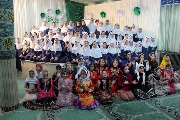  نمایشگاه هفته ماها در مدرسه امام موسی کاظم (ع)
