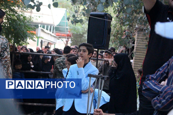 خاکسپاری نوجوان شهید «محمدحسین خاکی» در گلزار شهدای قم