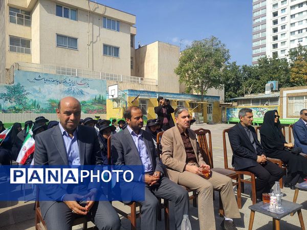 مراسم باشکوه زنگ ایثار و مقاومت در مدرسه شاهد تکتم ناحیه ۳