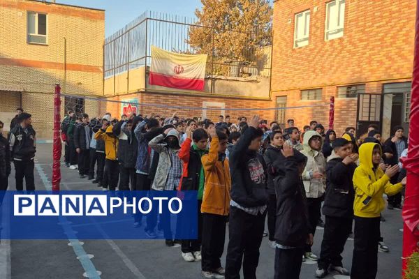 نوجوانان فاطمی از دبیرستان تا مسجد جامع