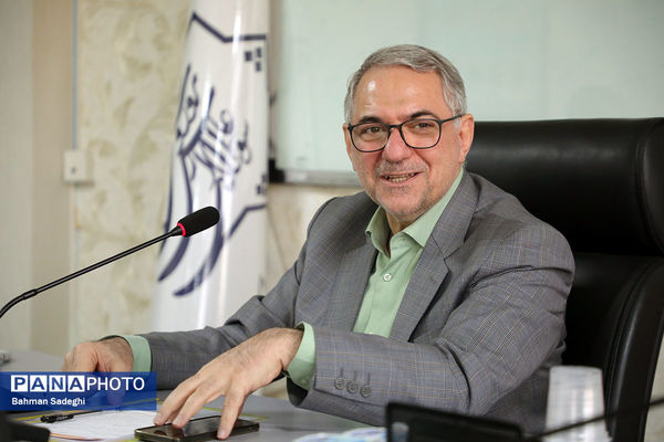 دیدار اعضای هیات مدیره مجلس دانش‌آموزی با دبیرکل شورای عالی آموزش و پرورش