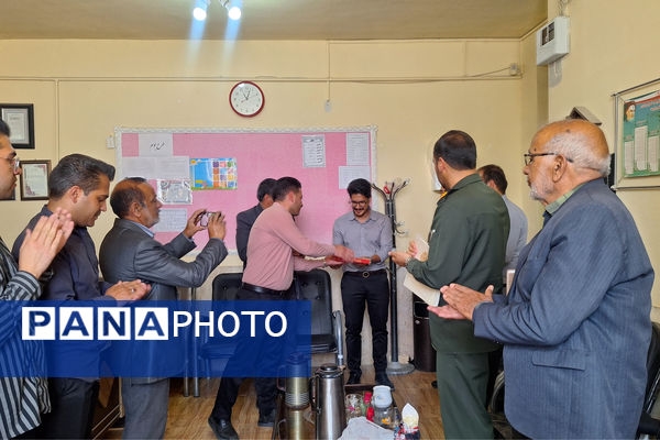 آیین تجلیل از معلمان مدارس ایزدخواست