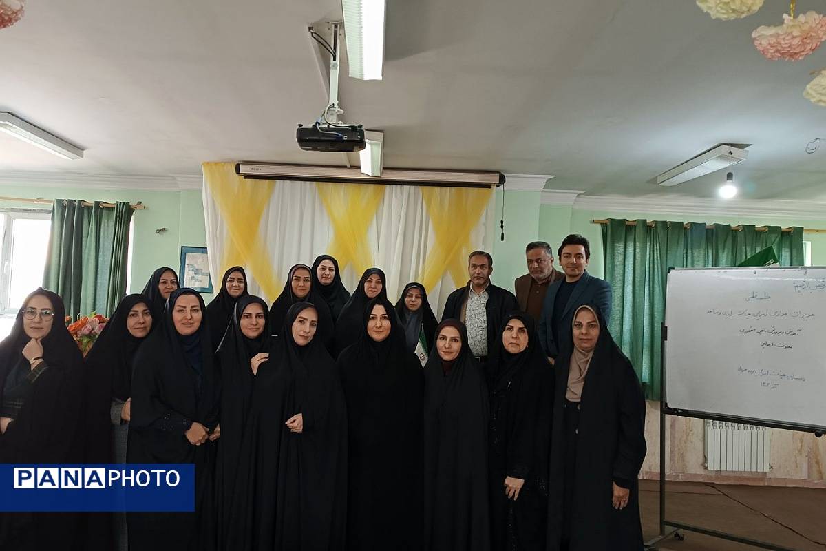 حضور مدیران مدارس ابتدایی ناحیه دو شهرری در جلسه قطبی مدیران 