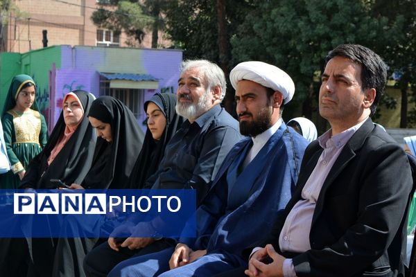 جشن عاطفه‌ها؛ لبریز از مهربانی در دبستان دخترانه قدر بهارستان ۲