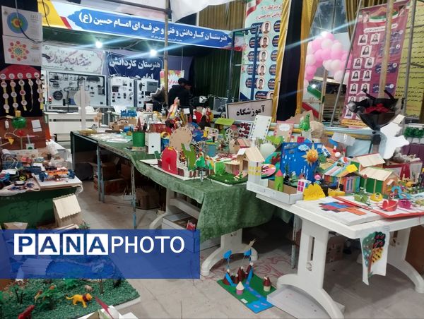 نمایشگاه پژوهش و فناوری به مناسبت هفته پژوهش در خلیل آباد