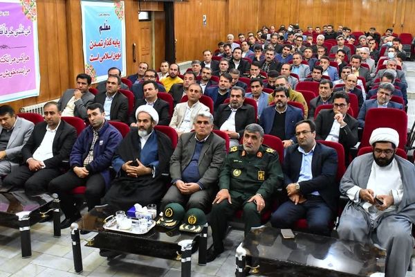 تجلیل از سرداران جبهه ملی مقاومت و خانواده شهدا وظیفه همگانی است