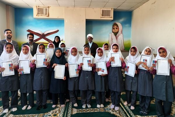 تجلیل از دانش‌آموزان برتر فرهنگی و هنری مقطع ابتدایی منطقه جلگه رخ