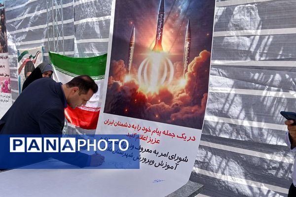حضور پرشور فرهنگیان و برپایی غرفه های ستاد امر به معروف و نهی از منکر آموزش و پرورش در نمازجمعه 