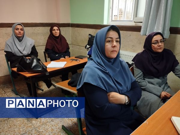 برگزاری اولین جلسه‌ اجتماعات یادگیری آموزگاران شهرستان ملارد در دبستان دخترانه حضرت زینب (س)