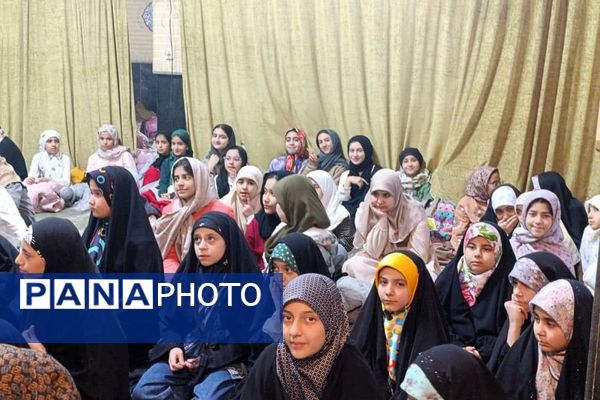 ورود دانش‌ آموزان دختر ناحیه دو شهرری به مراسم معنوی اعتکاف 