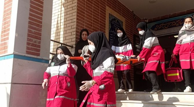 برگزاری مراسم هفته پدافند غیرعامل در دبیرستان دخترانه اختر صدوقی پیشوا