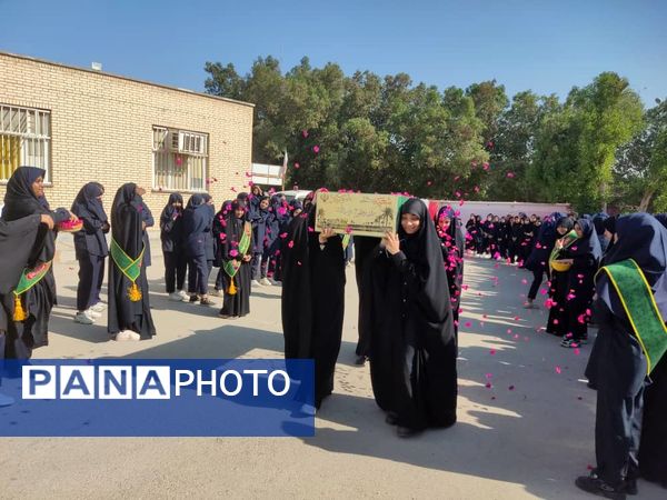 استقبال پرشور از شهید گمنام در هنرستان زهرای مرضیه بندرعباس