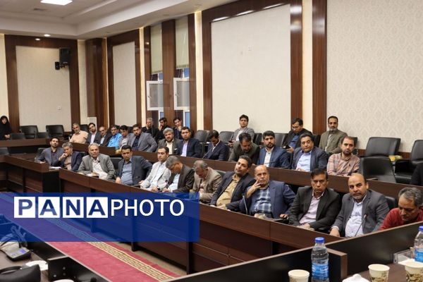 نشست هم‌اندیشی فرهنگیان تربت‌حیدریه با محوریت نهضت مدرسه‌سازی