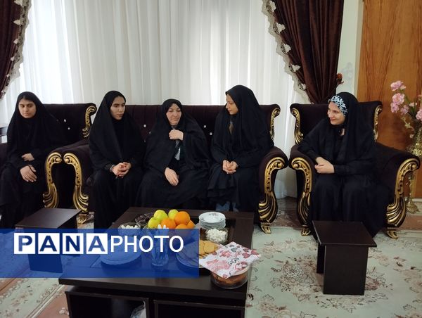 دیدار اعضای انجمن اسلامی هنرستان بصیرت آشخانه با همسر جانباز رسایی پور