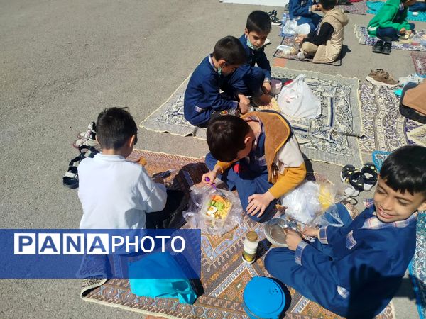 صبحانه سلامت در مدرسه پسرانه مبین شیروان