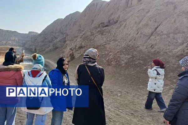 شاهنامه‌خوانی در دل تاریخ؛ بازدید فرهنگی اعضای کارگاه شاهنامه‌خوانی از قلعه ایرج پیشوا