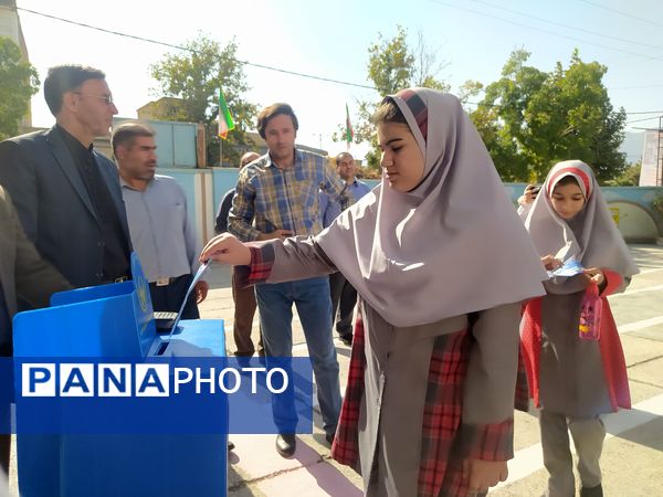 مراسم شور عاطفه‌ها در دبستان شهید رضایی شهرستان ایوان